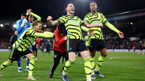 Arsenal consiguió un triunfo en el último minuto y es más líder que nunca de la Premier League.