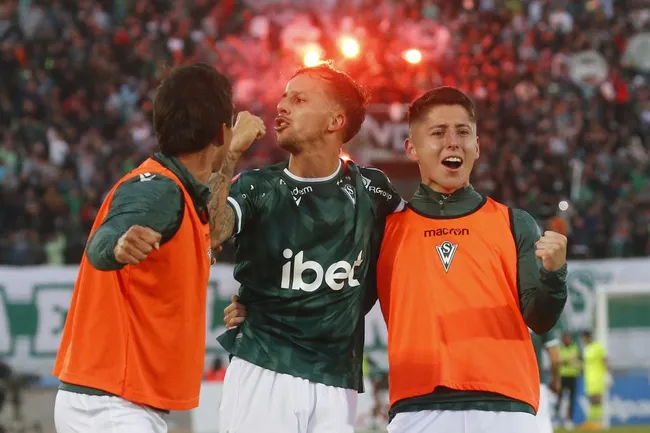 Otra imagen del festejo de Joaquín Pereyra en Vaparaíso. (Sebastian Cisternas/Photosport).