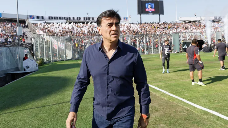 Guarello no le ve más futuro a Gustavo Quinteros en Colo Colo.