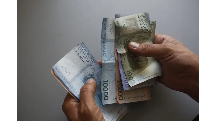 Entérate de cómo y dónde debes cobrar tu premio si tu RUT es uno de los elegidos y ganadores de La Suerte en Chile.