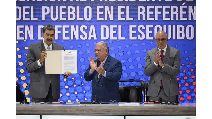CARACAS, VENEZUELA - DECEMBER 4: (L-R) President of Venezuela Nicolas Maduro, Rector of the National Electoral Council Elvis Amoroso and President of the National Assembly Jorge Rodriguez, show the referendum notification act during a press conference on the day after Venezuelans voted in the referendum about the border conflict with neighboring country Guyana about the potential oil-rich Esequibo region on December 4, 2023 in Caracas, Venezuela. Voters rejected the International Court of Justice's (ICJ) jurisdiction over the area in dispute and backed the creation of a new state. Political analysts see the referendum as a way of the government to show its muscle ahead of the 2024 presidential elections. (Photo by Gaby Oraa/Getty Images)
