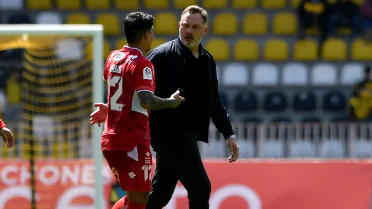 El entrenador de Ñublense tuvo una fuerte polémica con la prensa de Chillán.