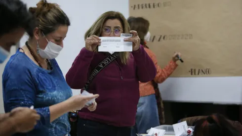 ¿Saliste vocal de mesa? Revisa si puedes excusarte en el Servel.