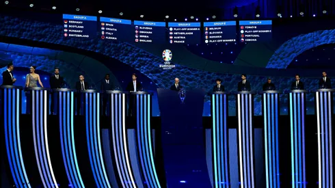 Se realizó la solemne ceremonia de sorteo de la Eurocopa 2024. Aunque unos extraños sonidos le quitaron la seriedad.