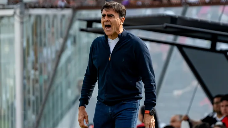 Gustavo Quinteros aún no renueva su vínculo con Colo Colo para 2024.