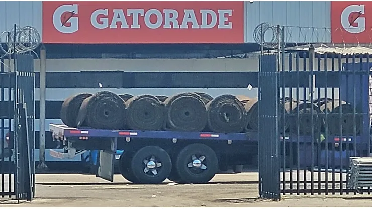 Ya se trabaja en salvar la cancha del Estadio Monumenta.