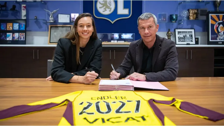 Christiane Endler firmó su extensión de contrato con Lyon