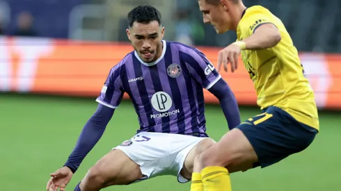 Suazo es el jugador con más duelos ganados en la Europa League