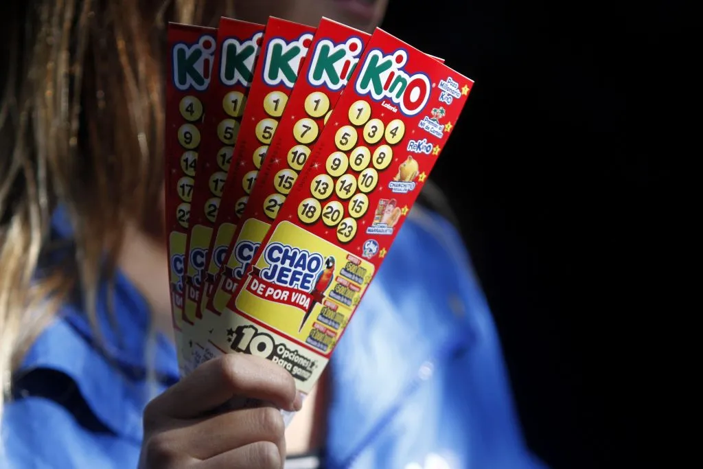 Si deseas jugar al Kino, puedes adquirir un cartón en tu agencia más cercana o de forma online en el sitio Lotería.cl.&nbsp;(Foto: Christian Iglesias/Aton)