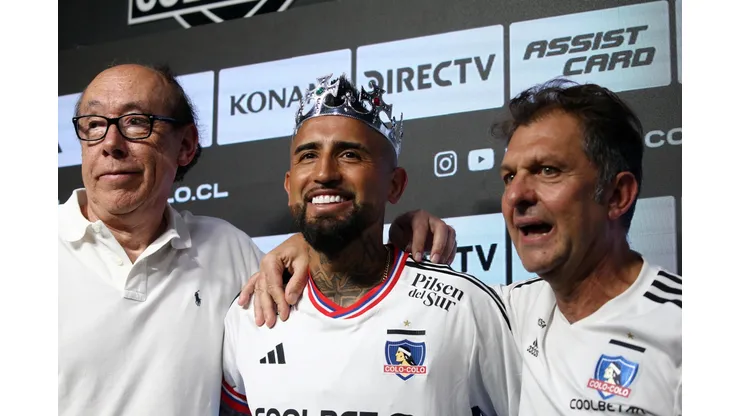 Aníbal Mosa con Alfredo Stöhwing en presentación de Arturo Vidal.
