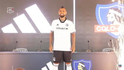 Arturo Vidal presentó la nueva camiseta alba.