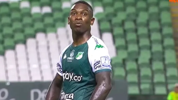 Fabián Castillo fue captado en primer plano con el gesto que valió su expulsión.