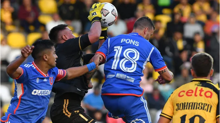 Luciano Pons le gana el salto a Nicolás Guerra para ser titular en la U.