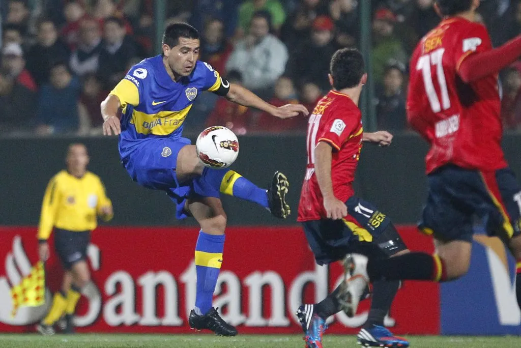 Juan Román Riquelme ante Unión Española, un partido que seguramente Carlos Palacios recuerda con detalle. (PABLO LEON/PHOTOSPORT).
