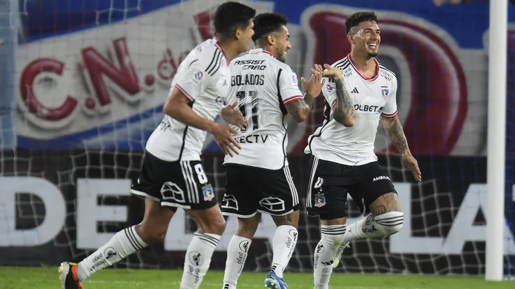 Colo Colo festeja uno de sus goles en la pretemporada