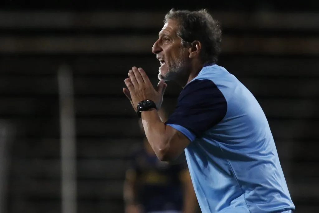 Mario Salas dirigió a Magallanes en el Campeonato Nacional 2023. (José Robles/Photosport).