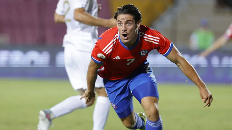 Clemente Montes marcó el gol del triunfo de Chile ante Uruguay.