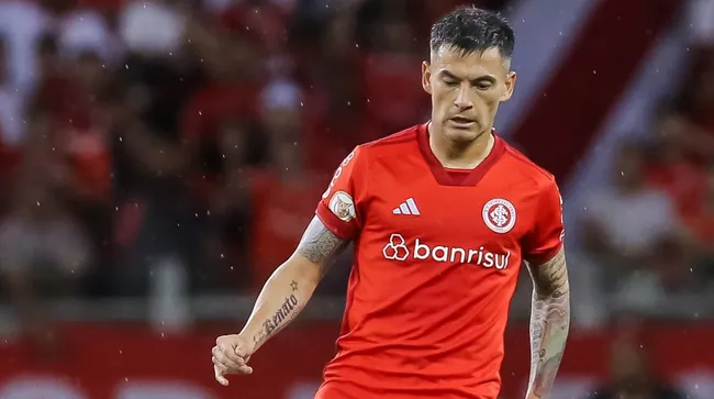 Charles Aránguiz no logra recuperarse, según avisa la prensa brasileña. Foto: Comunicaciones Inter de Porto Alegre.