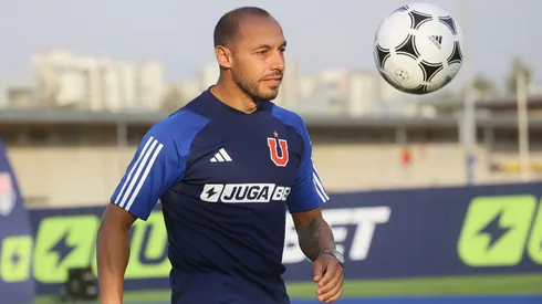 Hinchas de la Católica furiosos por la risa de Marcelo Díaz.