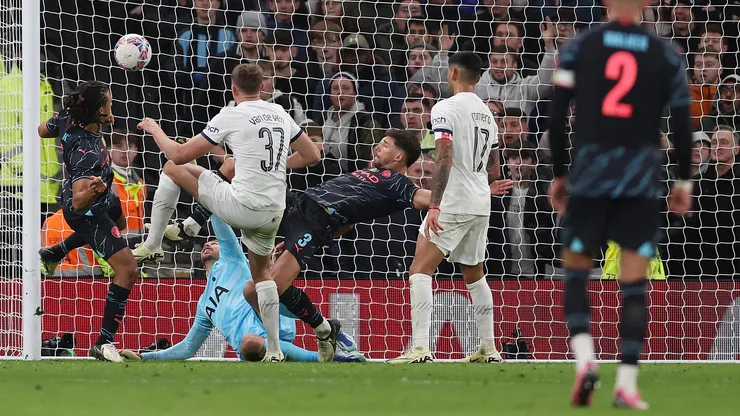 El gol de Aké para el City contra Tottenham en FA Cup.
