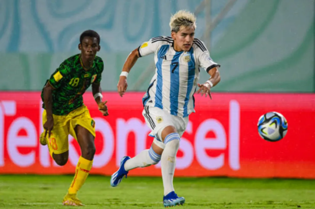 Ian Subiabre en acción en el Mundial Sub 17. (Getty Images).