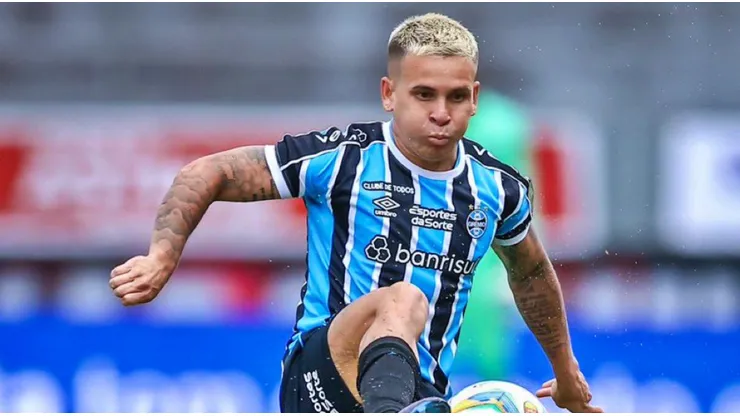 Soteldo transparentó que juega con camisetas de niño.