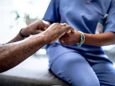 Revelan cuánto ganan las enfermeras y la empleabilidad de la carrera