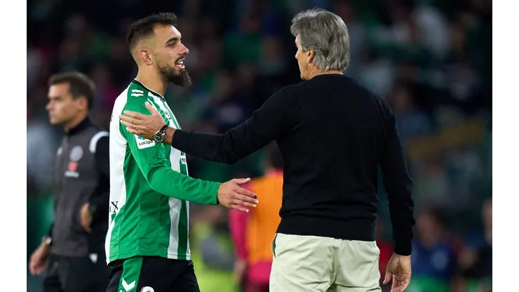 Pellegrini dándole instrucciones a Borja Iglesias