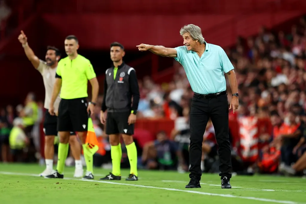 Manuel Pellegrini le dio feedback a Ricardo Gareca mientras el Tigre negociaba con Chile. (Fran Santiago/Getty Images).