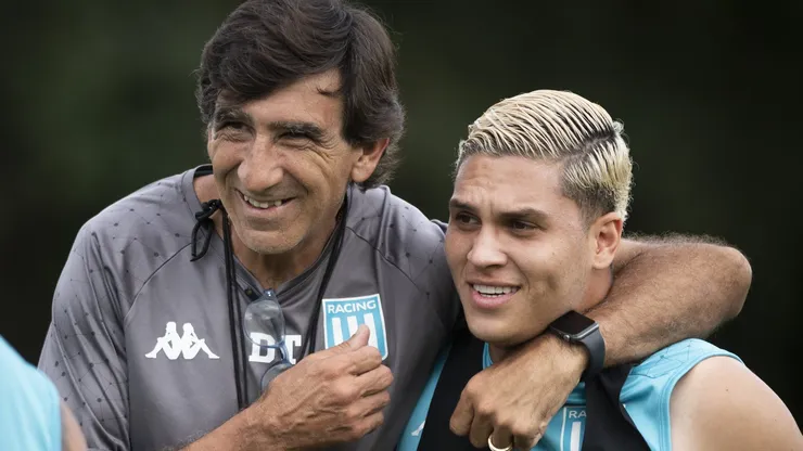 Gustavo Costas llegó al club del cual es hincha en Argentina.