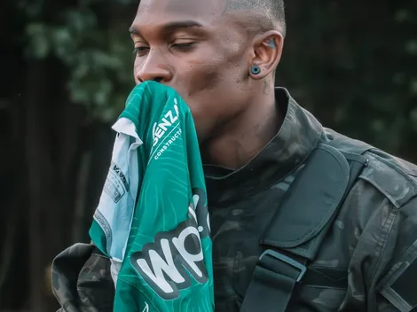 Castillo se olvida de Colo Colo: es presentado como paracaidista