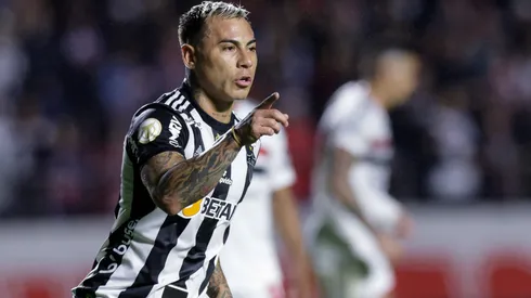 Eduardo Vargas hace su regreso al fútbol con Atlético Mineiro.