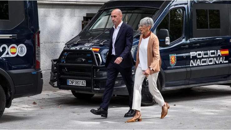 Luis Rubiales deberá enfrentar juicio por beso a Jenni Hermoso.