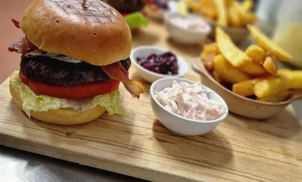 Foto de @SwanWestPeckham vía X.