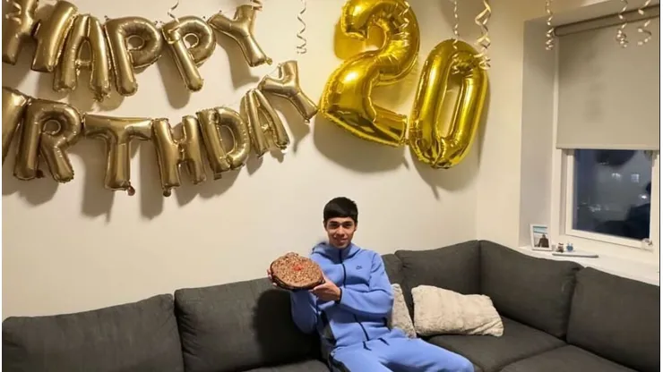 Su novia le tenía una sorpresa en la casa para celebrar.