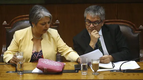 La ministra Jeannette Jara y el ministro Mario Marcel durante la sesión de la Cámara de Diputados del miércoles 24 de enero de 2024.