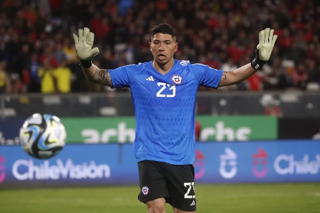 Brayan Cortés decidió quedarse en el Monumental: jugará la temporada 2024 con Colo Colo. (Jonnathan Oyarzun/Photosport).