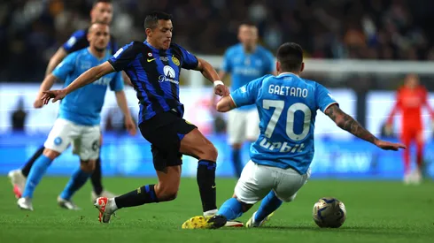 Alexis, el crupier del Inter que baraja y mezcla las cartas para llegar al gol.