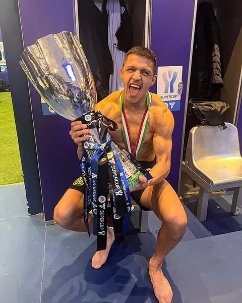 Alexis Sánchez campeón de la Supercopa de Italia.