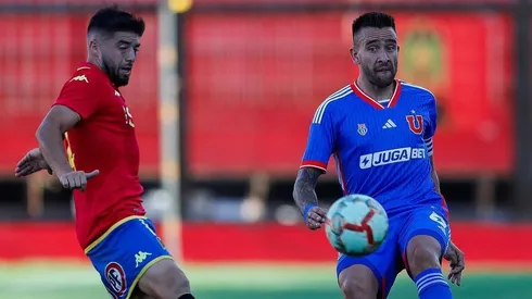 Matías Zaldivia fue capitán ante la ausencia en el primer tiempo de Marcelo Díaz.