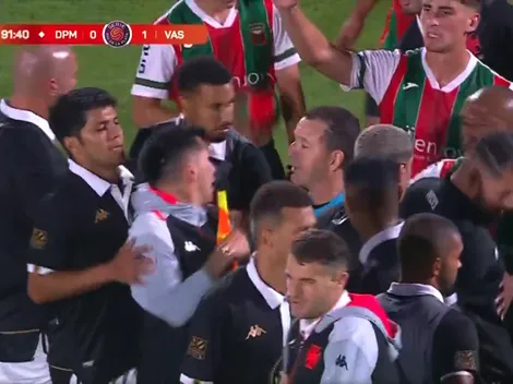 Gary se roba el show con polémico empujón a un árbitro