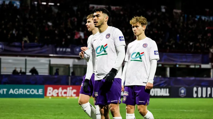 Gabriel Suazo convirtió un penal y erró otro. El Toulouse quedó eliminado.