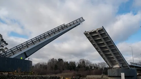 A diez años de un histórico bochorno, el puente Cau Cau se encuentra completamente reparado según informó el MOP.