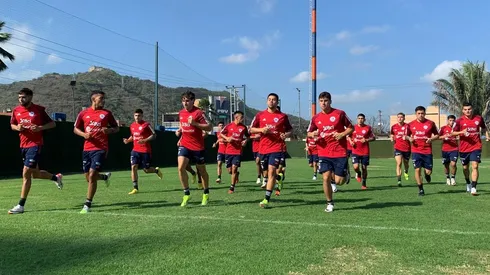 Chile hace su estreno ante Perú.