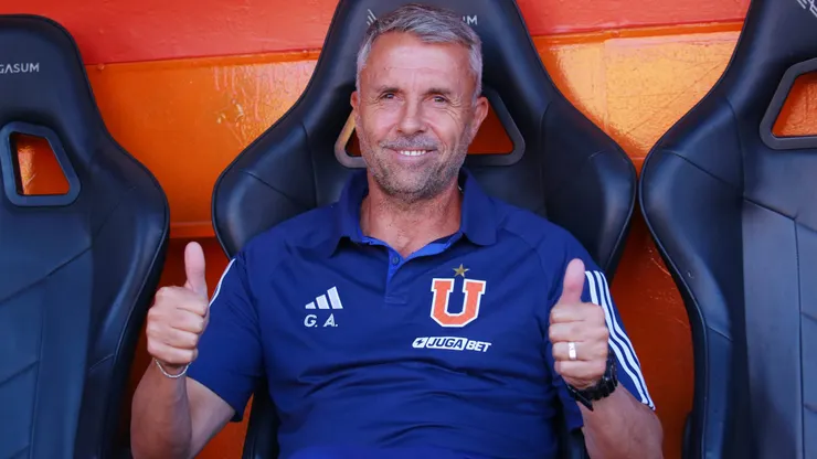Gustavo Álvarez arrasó en su primer partido al mando de la U.