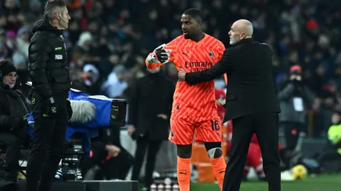 Mike Maignan se fue de la cancha durante unos instantes tras cantos racistas desde la barra de Udinese. ¡Impresentable actitud de los fanáticos!