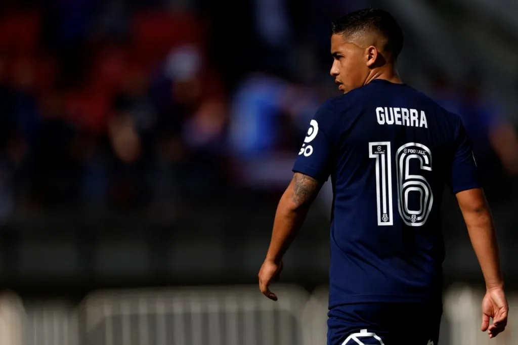 Nicolás Guerra dejará atrás el número 16 que uso siempre en la U, por el “11” (Photosport)