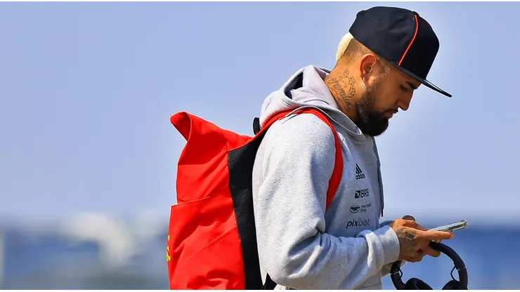 Arturo Vidal espera paciente que se confirme su arribo a Colo Colo.
