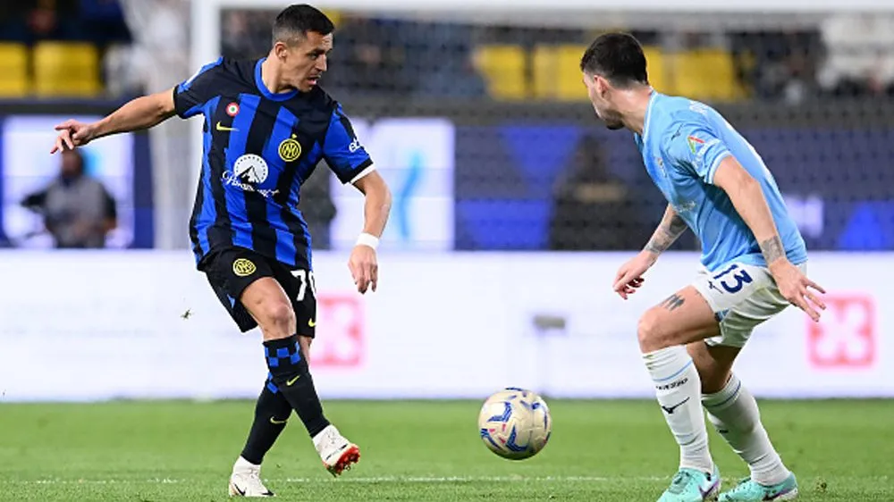 Alexis contra Lazio por Supercopa de Italia.