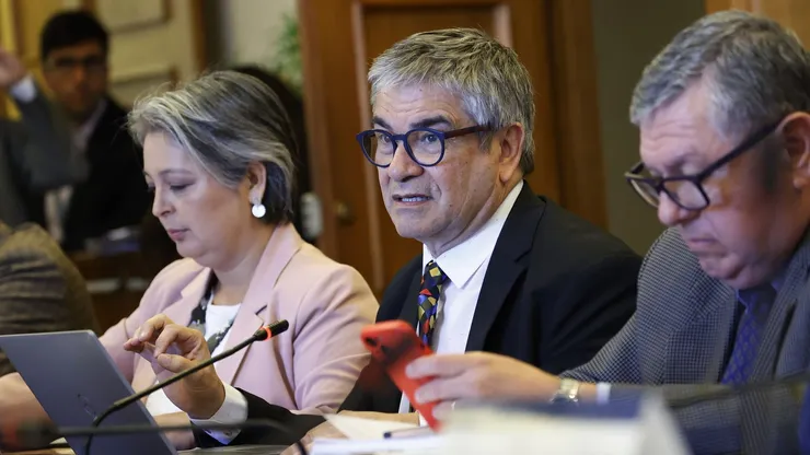La ministra del trabajo Jeannette Jara y el ministro de hacienda Mario Marcel participan de la Comisión de Hacienda de la Cámara de Diputados en la que se discute y vota el proyecto de reforma al sistema de pensiones (19 de enero de 2024)